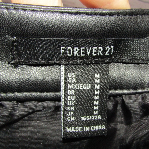 Forever 21 Black Faux Leather Mini Skirt Size Medium Front Separating Zipper - Picture 4 of 4